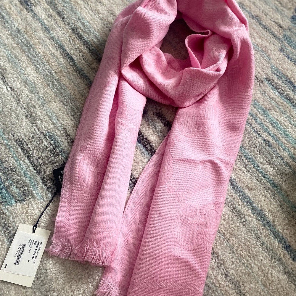 GUCCI Ladies Pink GG Logo Scarf Woman`s Wool Material Size 45 cm x 195 cm - Picture 3 of 8